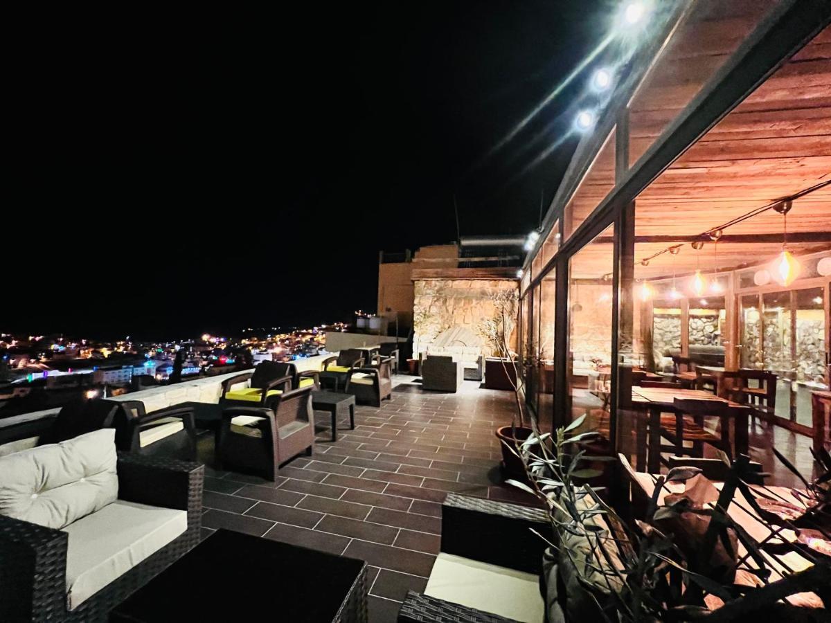 Ata Ali Hotel Вади Муса Екстериор снимка