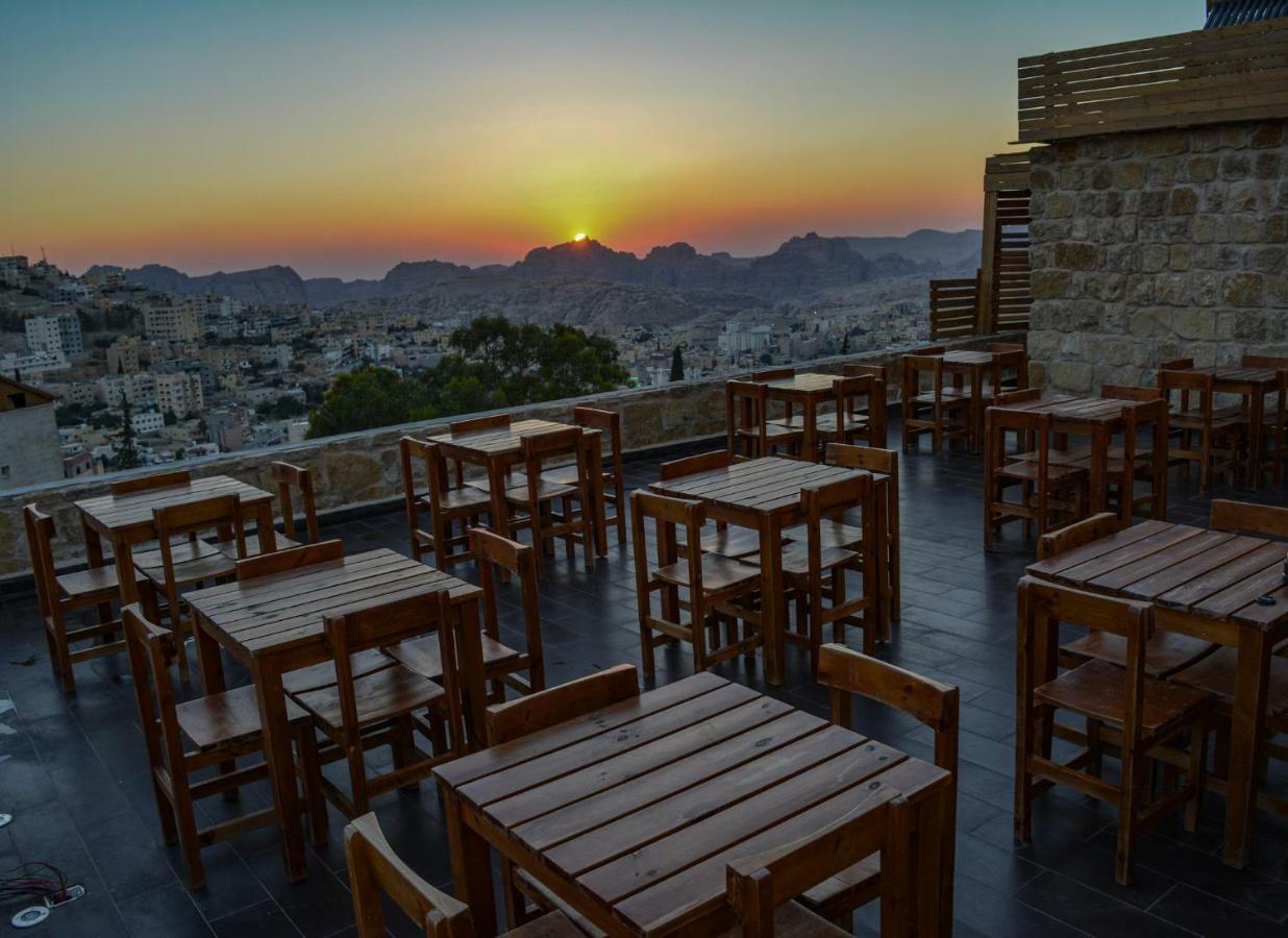 Ata Ali Hotel Вади Муса Екстериор снимка